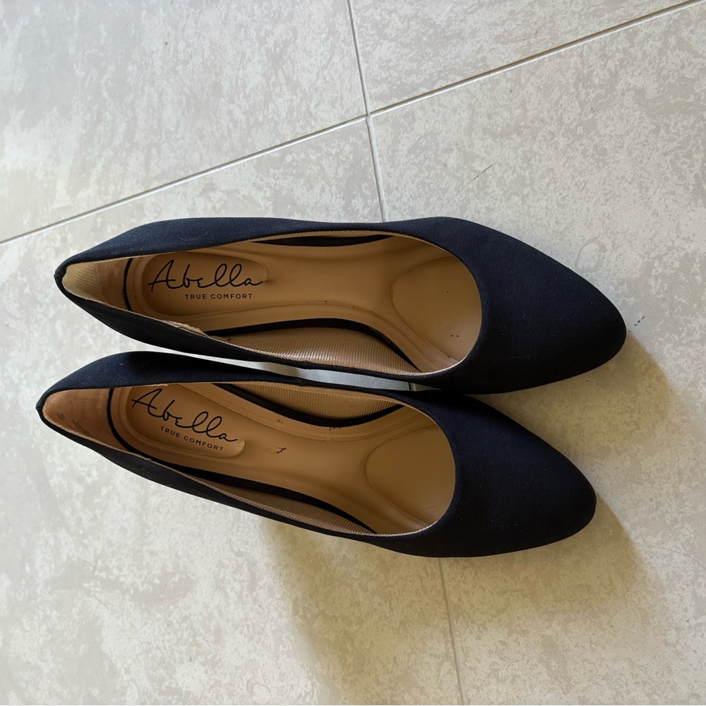 Abella Women's Black Pumps